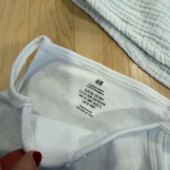 H&M 18 month bundle set! - Picture 11 of 11